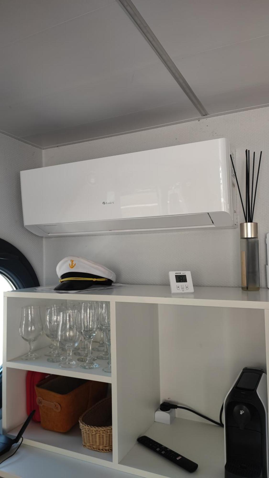 Houseboat Water Boy Apartament Plywajacy Dom Na Wodzie Lodz Apartment Wroclaw Exterior photo