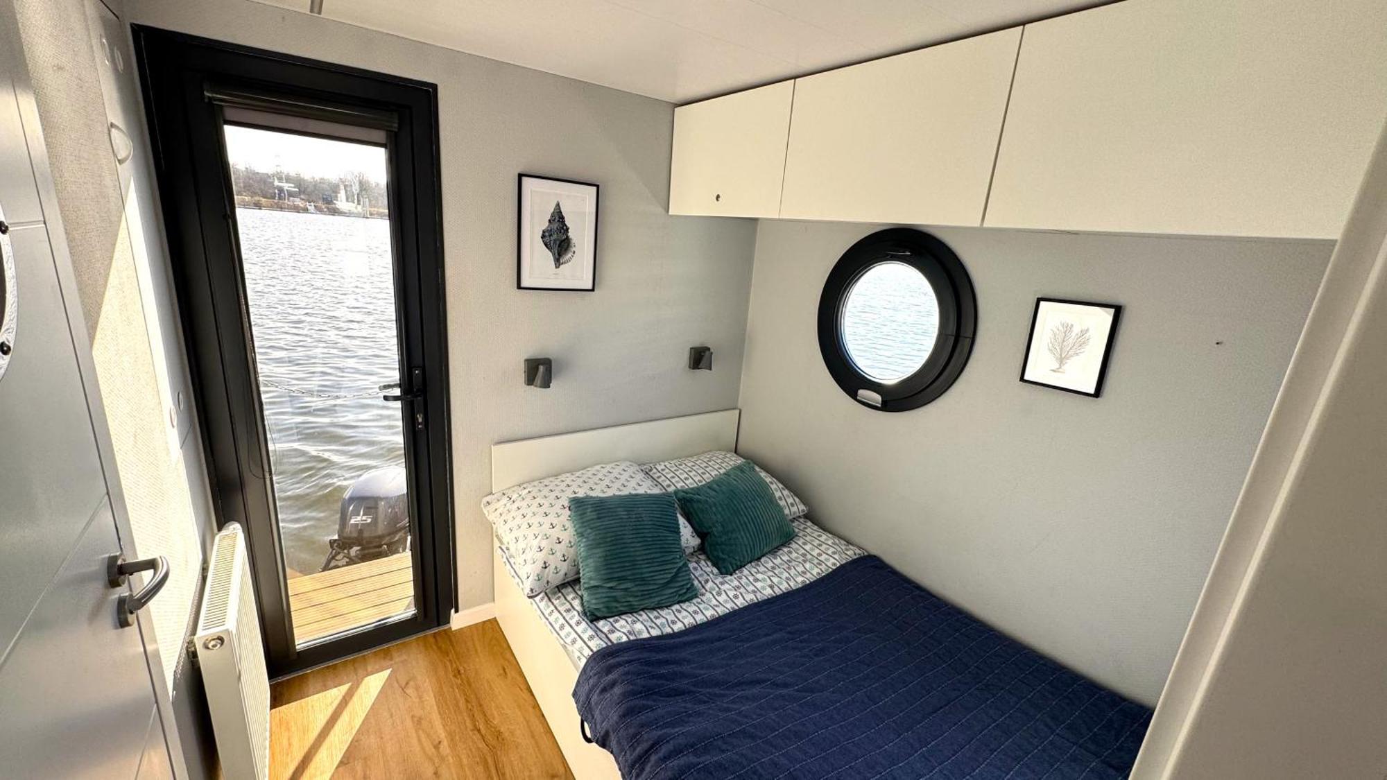 Houseboat Water Boy Apartament Plywajacy Dom Na Wodzie Lodz Apartment Wroclaw Exterior photo