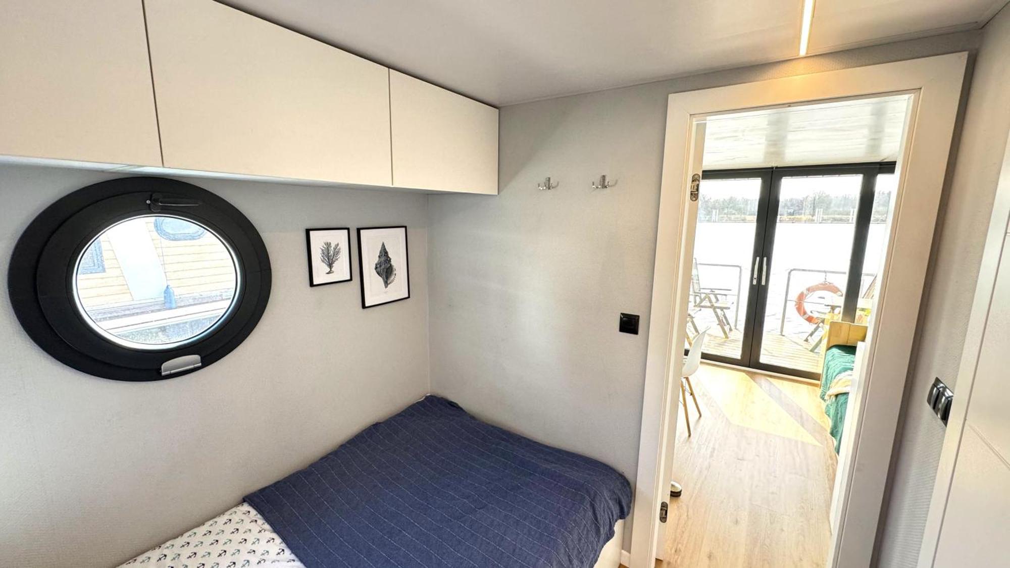 Houseboat Water Boy Apartament Plywajacy Dom Na Wodzie Lodz Apartment Wroclaw Exterior photo