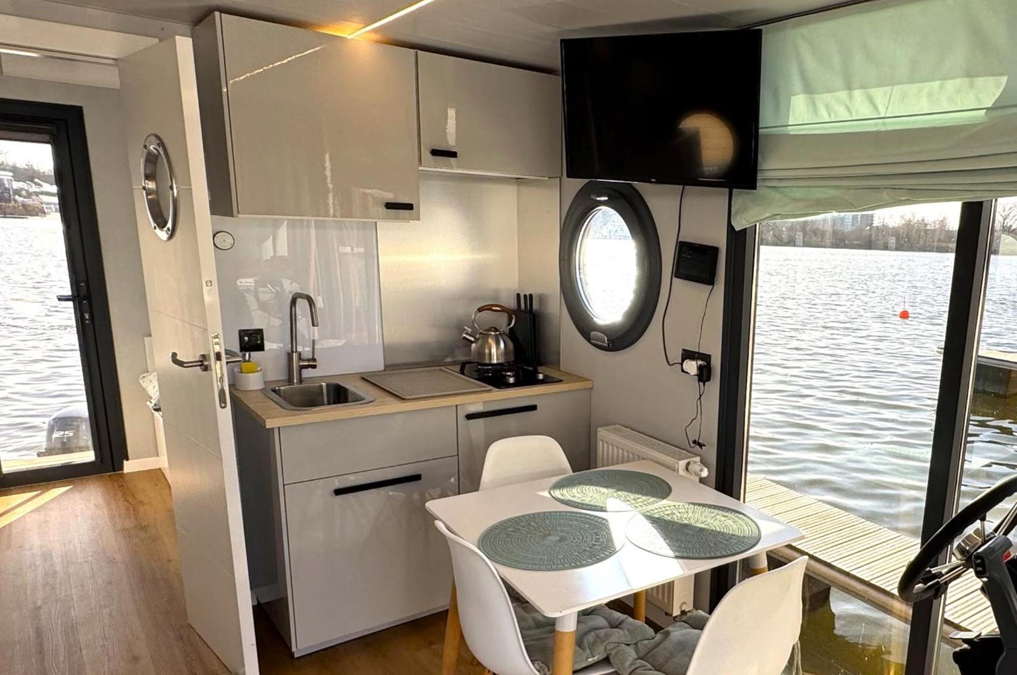 Houseboat Water Boy Apartament Plywajacy Dom Na Wodzie Lodz Apartment Wroclaw Exterior photo